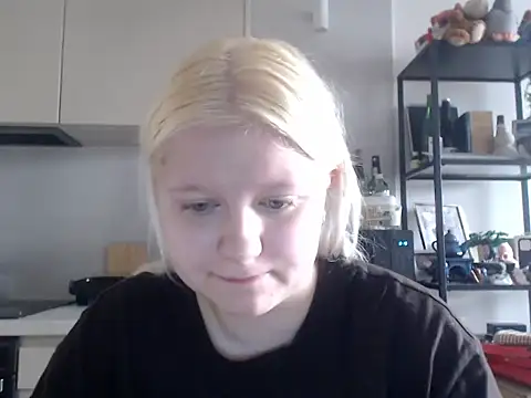 Snapshot of LenaSecret19 chatting on July 7, 6:47 am LenaSecret19 online show from July 7, 6:47 am