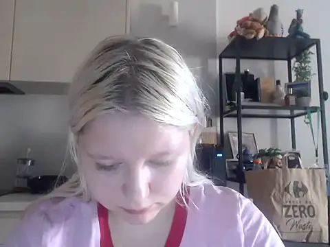 Snapshot of LenaSecret19 chatting on August 4, 5:43 am LenaSecret19 online show from August 4, 5:43 am