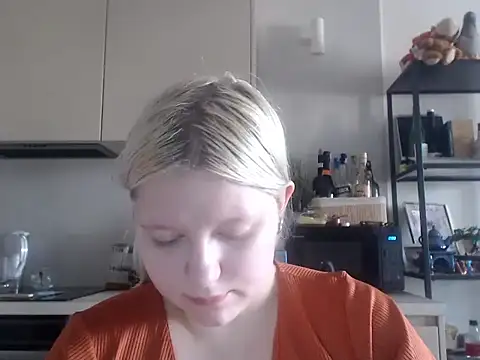 Snapshot of LenaSecret19 chatting on August 6, 5:42 am LenaSecret19 online show from August 6, 5:42 am