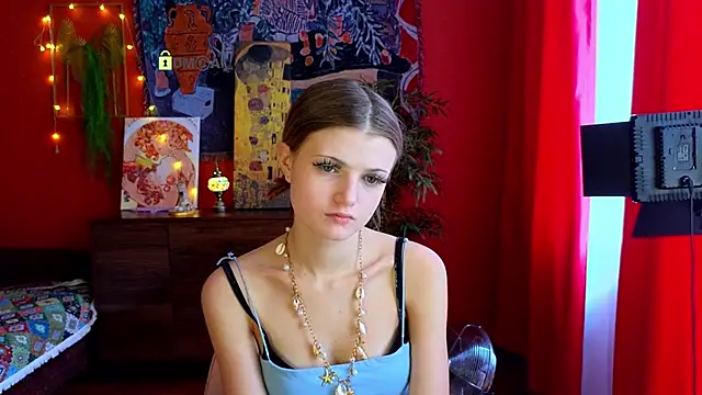 Snapshot of Enji_Rey chatting on June 9, 9:43 am Enji Rey online show from June 9, 9:43 am