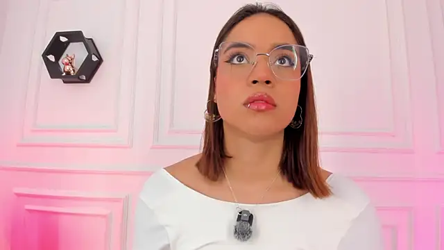 Snapshot of Im_Scarlett_ chatting on July 6, 5:37 pm Im Scarlett online show from July 6, 5:37 pm