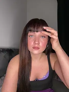 SweetJules18 online show from March 9, 7:07 pm