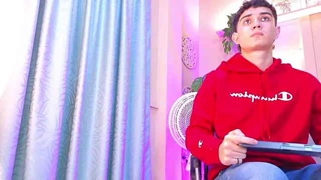 max vasquez  online show from March 10, 7:30 pm