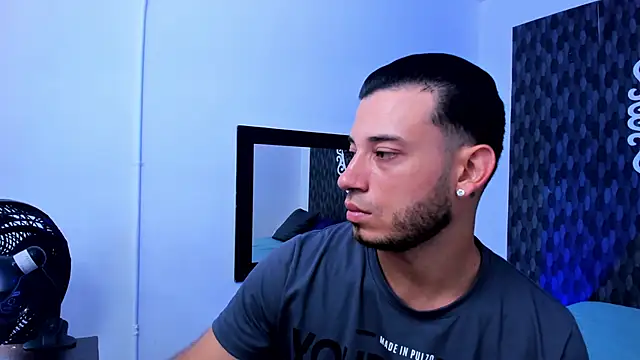 Daiamon Clark online show from March 10, 8:14 pm