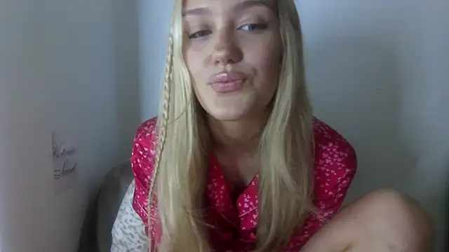 Snapshot of misslaylaV chatting on May 30, 8:28 pm misslaylaV online show from May 30, 8:28 pm