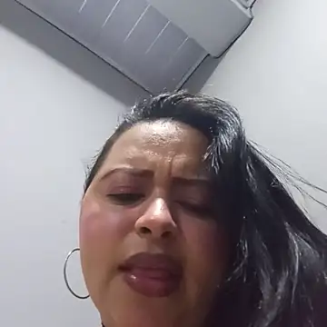 violetapeeveet online show from May 3, 6:52 am