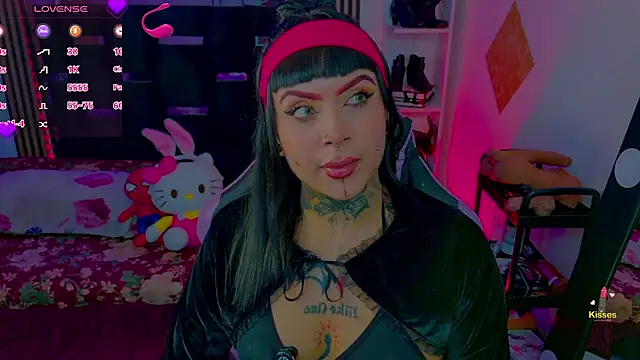 LauriInk1 online show from June 19, 2:49 am