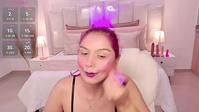 Snapshot of Raven-reyess chatting on May 2, 9:53 pm Raven-reyess online show from May 2, 9:53 pm