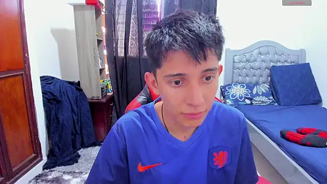 Snapshot of gomitaboy1 chatting on May 15, 7:32 pm gomitaboy1 online show from May 15, 7:32 pm