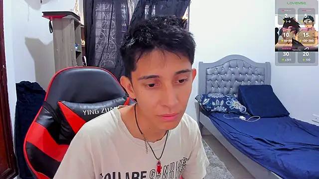 Snapshot of gomitaboy1 chatting on May 17, 4:25 pm gomitaboy1 online show from May 17, 4:25 pm
