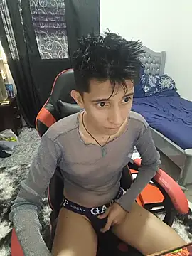 Snapshot of gomitaboy1 chatting on June 1, 7:04 pm gomitaboy1 online show from June 1, 7:04 pm