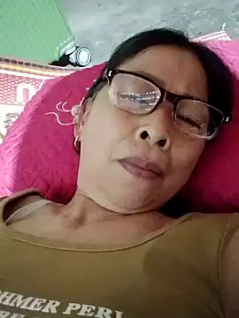 Snapshot of Sky-rain98 chatting on May 17, 1:47 am Sky-rain98 online show from May 17, 1:47 am