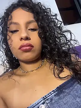 Snapshot of AmeliaAndersson chatting on May 7, 7:25 am AmeliaAndersson online show from May 7, 7:25 am