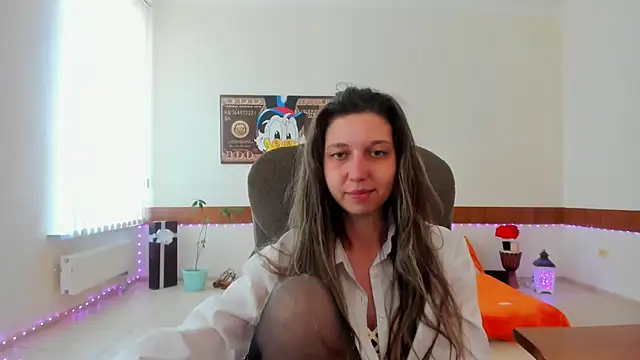Snapshot of Ellina_Star chatting on May 8, 8:19 am Ellina Star online show from May 8, 8:19 am