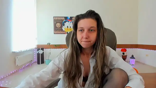 Snapshot of Ellina_Star chatting on May 9, 8:19 am Ellina Star online show from May 9, 8:19 am