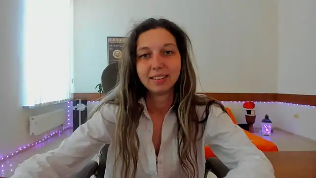 Snapshot of Ellina_Star chatting on May 23, 8:18 am Ellina Star online show from May 23, 8:18 am