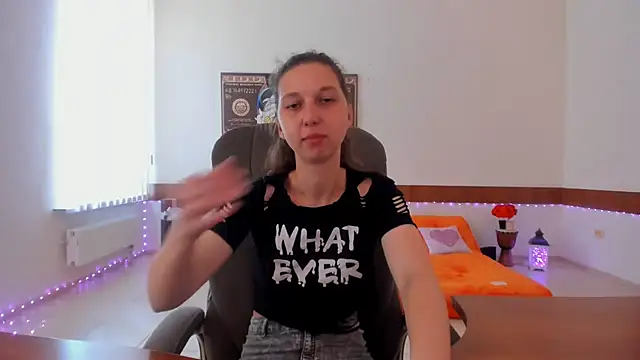 Snapshot of Ellina_Star chatting on July 6, 8:22 am Ellina Star online show from July 6, 8:22 am