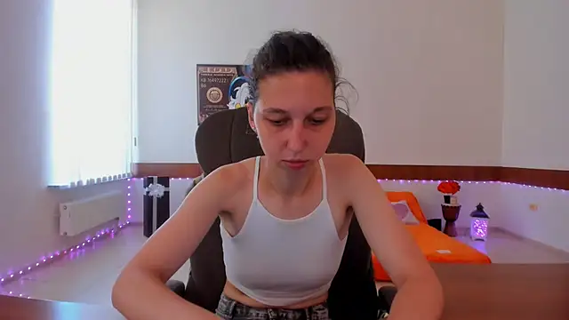 Snapshot of Ellina_Star chatting on July 8, 8:19 am Ellina Star online show from July 8, 8:19 am