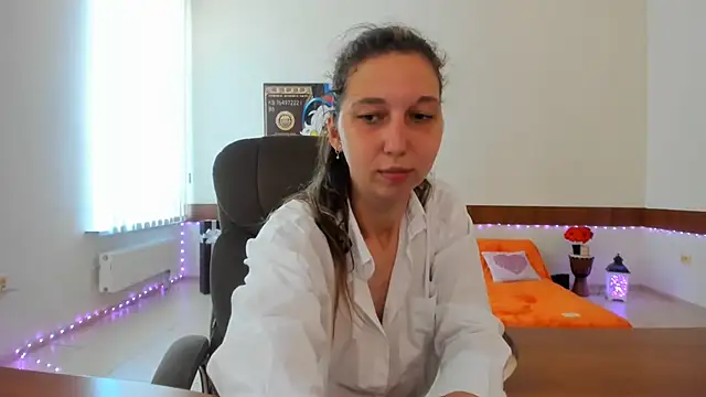 Snapshot of Ellina_Star chatting on July 18, 8:18 am Ellina Star online show from July 18, 8:18 am