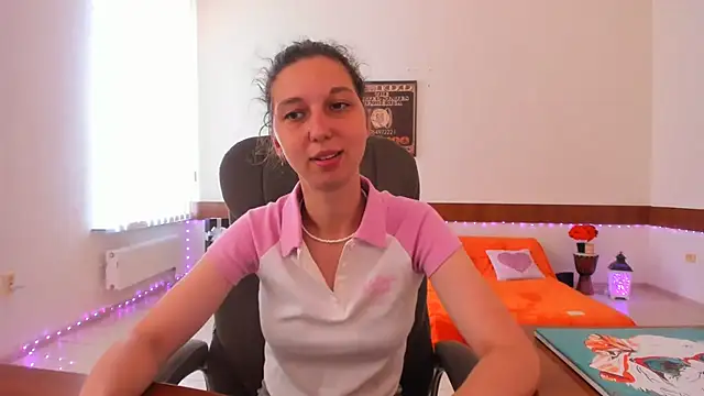 Snapshot of Ellina_Star chatting on July 24, 8:23 am Ellina Star online show from July 24, 8:23 am