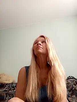 ViktoriaSexi1 online show from April 25, 7:55 am