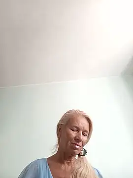 Snapshot of ViktoriaSexi1 chatting on July 1, 4:25 am ViktoriaSexi1 online show from July 1, 4:25 am