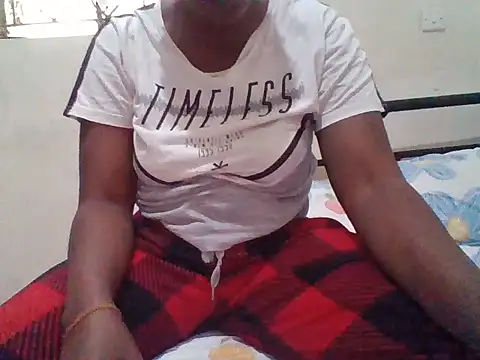 Snapshot of Sexyaryaa chatting on May 20, 11:27 am Sexyaryaa online show from May 20, 11:27 am