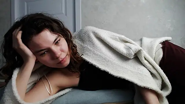 Snapshot of Dream_Alina chatting on April 5, 11:40 am Dream Alina online show from April 5, 11:40 am