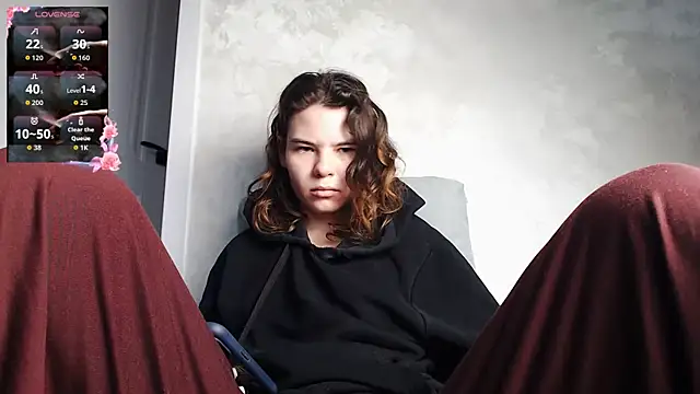 Snapshot of Dream_Alina chatting on April 6, 1:47 am Dream Alina online show from April 6, 1:47 am