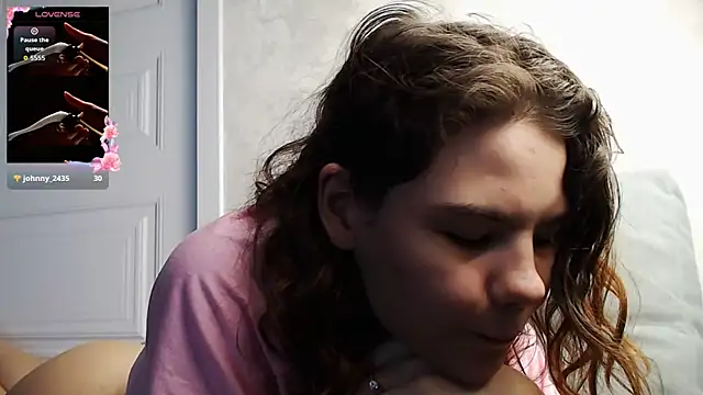 Snapshot of Dream_Alina chatting on April 6, 4:46 am Dream Alina online show from April 6, 4:46 am