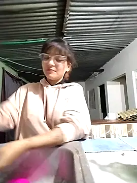 MelissaGirat  online show from March 6, 4:20 am