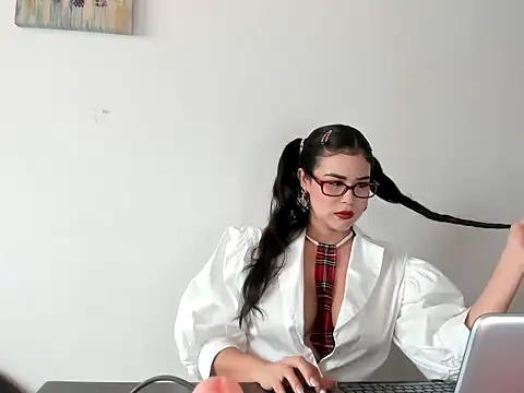 miakary online show from March 11, 3:40 pm