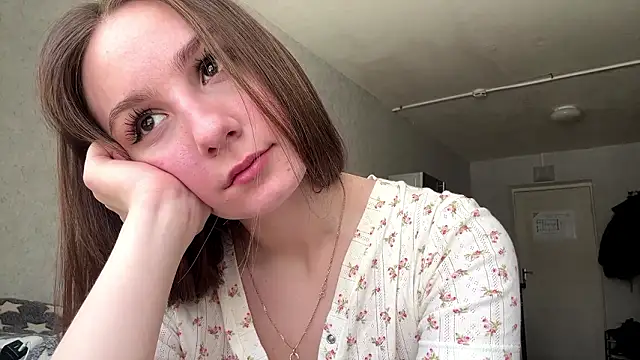 Snapshot of LunarLusts chatting on March 13, 7:04 am LunarLusts online show from March 13, 7:04 am