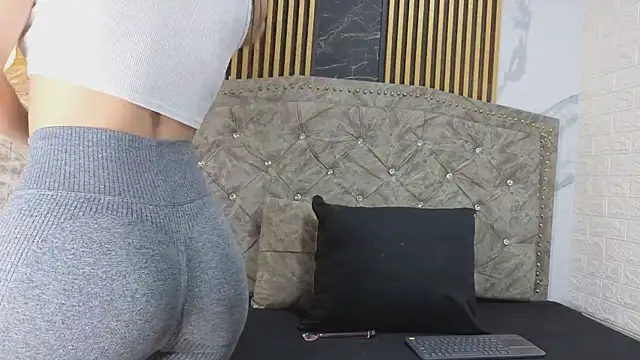 Snapshot of LyraenBlue chatting on May 18, 6:25 pm LyraenBlue online show from May 18, 6:25 pm