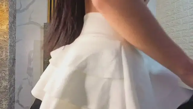 Snapshot of LyraenBlue chatting on May 30, 1:19 pm LyraenBlue online show from May 30, 1:19 pm