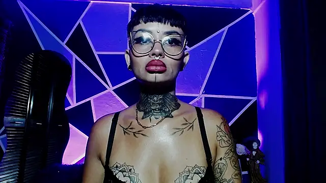 Snapshot of Sol_Baker chatting on April 3, 10:24 am Sol Baker online show from April 3, 10:24 am