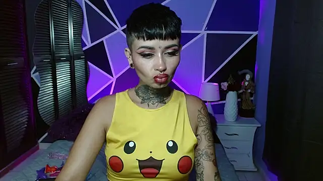 Snapshot of Sol_Baker chatting on April 6, 3:15 am Sol Baker online show from April 6, 3:15 am