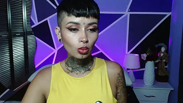 Snapshot of Sol_Baker chatting on April 6, 4:46 am Sol Baker online show from April 6, 4:46 am