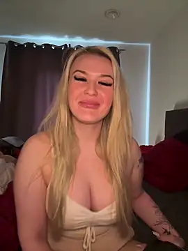 Snapshot of Lara-Gartner chatting on March 9, 1:04 pm Lara-Gartner online show from March 9, 1:04 pm