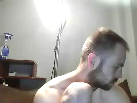 Snapshot of MatusCaddy chatting on March 8, 2:15 am MatusCaddy online show from March 8, 2:15 am