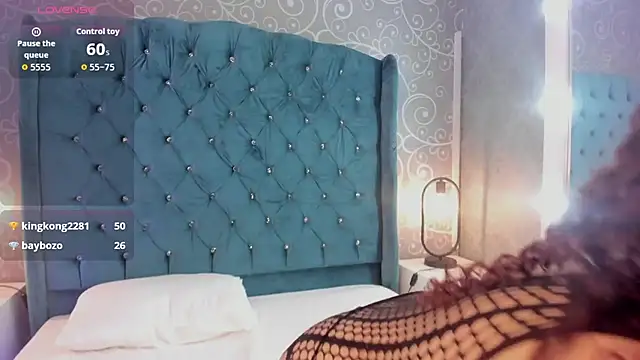 CoralineRed online show from April 28, 2:27 am