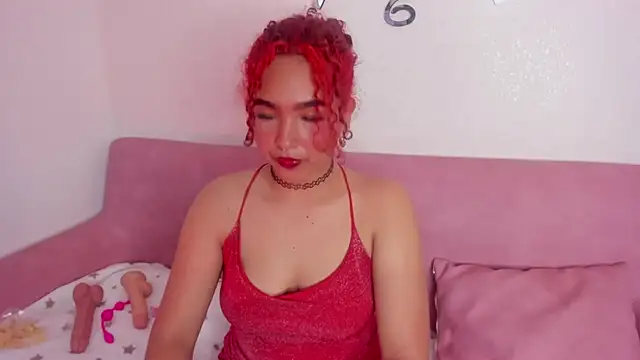 Snapshot of CoralineRed chatting on June 1, 7:26 pm CoralineRed online show from June 1, 7:26 pm