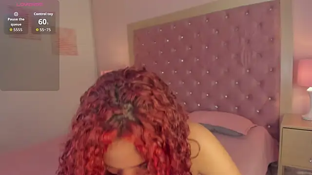 Snapshot of CoralineRed chatting on June 5, 11:21 pm CoralineRed online show from June 5, 11:21 pm