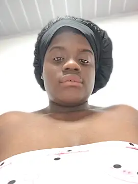 YourLiaa  online show from March 17, 4:39 am