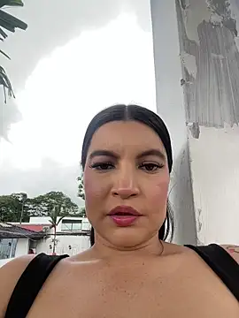 Snapshot of Pretty_Julieta chatting on May 31, 6:09 pm Pretty Julieta online show from May 31, 6:09 pm