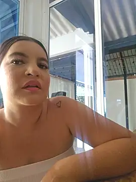 Snapshot of Pretty_Julieta chatting on June 4, 9:10 pm Pretty Julieta online show from June 4, 9:10 pm