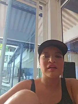 Snapshot of Pretty_Julieta chatting on June 13, 7:56 pm Pretty Julieta online show from June 13, 7:56 pm