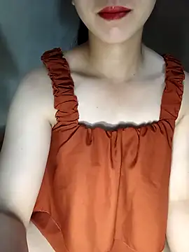 Snapshot of Fiona_2026 chatting on May 4, 5:47 am Fiona 2026 online show from May 4, 5:47 am