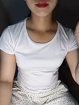 Snapshot of Fiona_2026 chatting on May 23, 2:43 pm Fiona 2026 online show from May 23, 2:43 pm