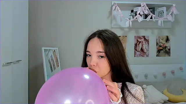 Snapshot of Milly_Lane chatting on March 28, 3:28 am Milly Lane online show from March 28, 3:28 am